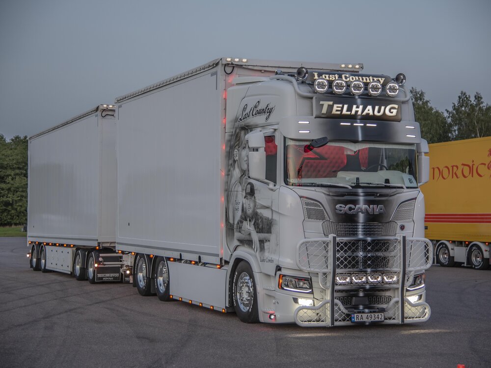 Tekno Tekno Scania Next Gen Highline motorwagen met 4-as aanhanger TELHAUG "Last Country"