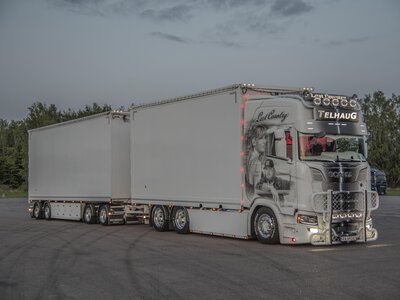 Tekno Tekno Scania Next Gen Highline motorwagen met 4-as aanhanger TELHAUG "Last Country"