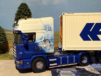 WSI WSI "EXCLUSIVE" Scania 4-serie Topline 4x2 with 3-axle container trailer + 40ft. reefer container WILBERT KUIPERS