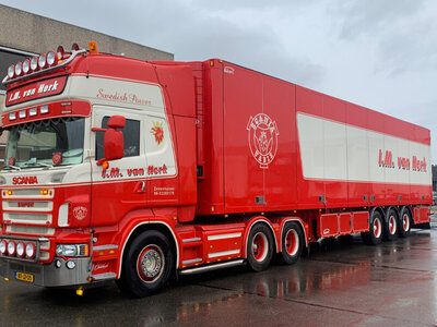 WSI WSI Scania R5 Topline 6x2 with 3-axle reefer trailer I.M. VAN HERK
