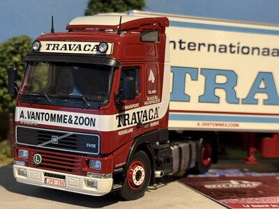 Tekno Tekno Volvo FH01 Globetrotter with 3-axle reefer trailer TRAVACA