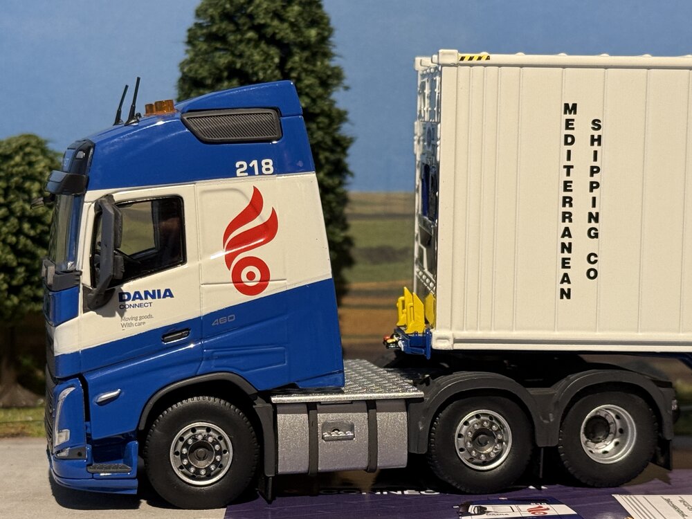 Tekno Tekno Volvo FH05 Globetrotter with 40ft. MSC reefer container DANIA CONNECT