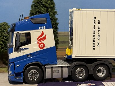 Tekno Tekno Volvo FH05 Globetrotter with 40ft. MSC reefer container DANIA CONNECT