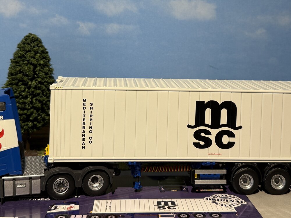 Tekno Tekno Volvo FH05 Globetrotter with 40ft. MSC reefer container DANIA CONNECT