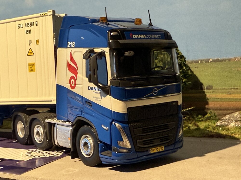 Tekno Tekno Volvo FH05 Globetrotter with 40ft. MSC reefer container DANIA CONNECT
