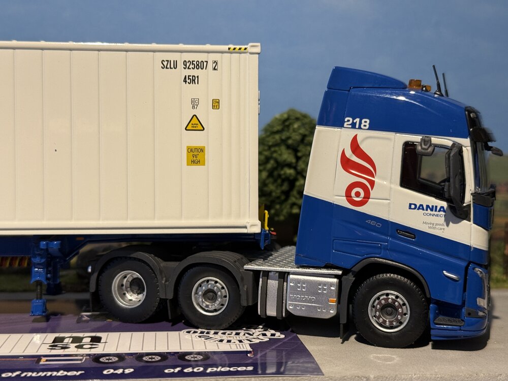 Tekno Tekno Volvo FH05 Globetrotter with 40ft. MSC reefer container DANIA CONNECT
