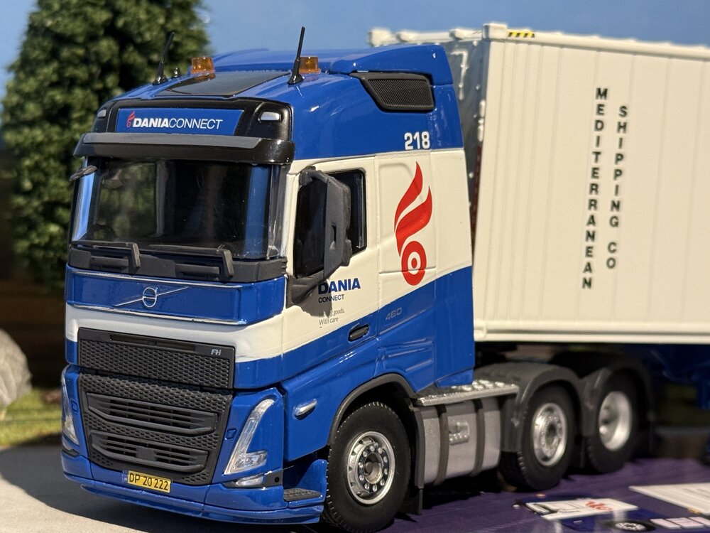 Tekno Tekno Volvo FH05 Globetrotter with 40ft. MSC reefer container DANIA CONNECT