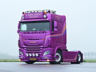 Tekno Tekno Daf XF 4x2 Space Cab truck with 3-axle reefer trailer JARNO VAN LEENT TRANSPORT