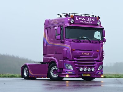 Tekno Tekno Daf XF 4x2 Space Cab truck with 3-axle reefer trailer JARNO VAN LEENT TRANSPORT