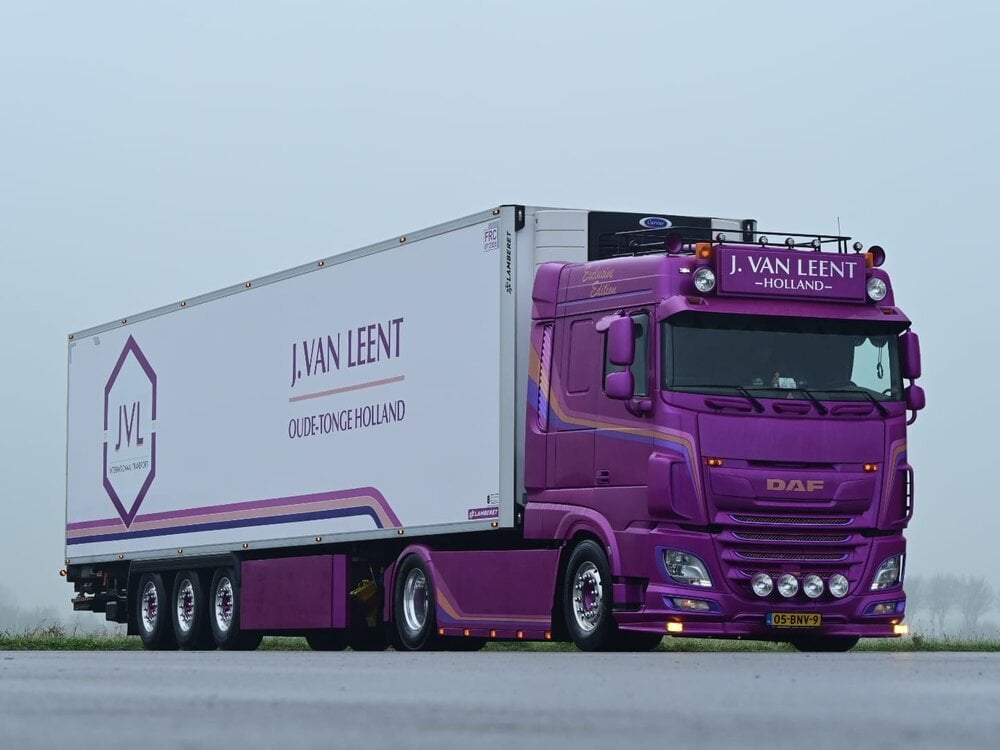 Tekno Tekno Daf XF 4x2 Space Cab truck with 3-axle reefer trailer JARNO VAN LEENT TRANSPORT