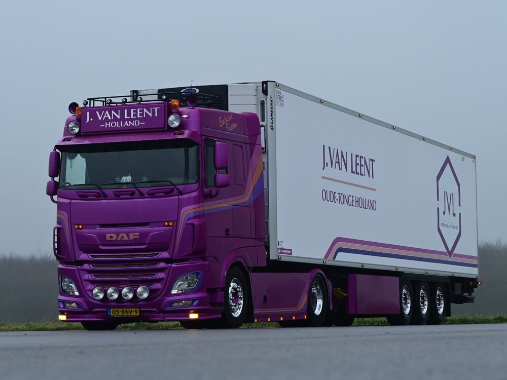 Tekno Tekno Daf XF 4x2 Space Cab truck with 3-axle reefer trailer JARNO VAN LEENT TRANSPORT
