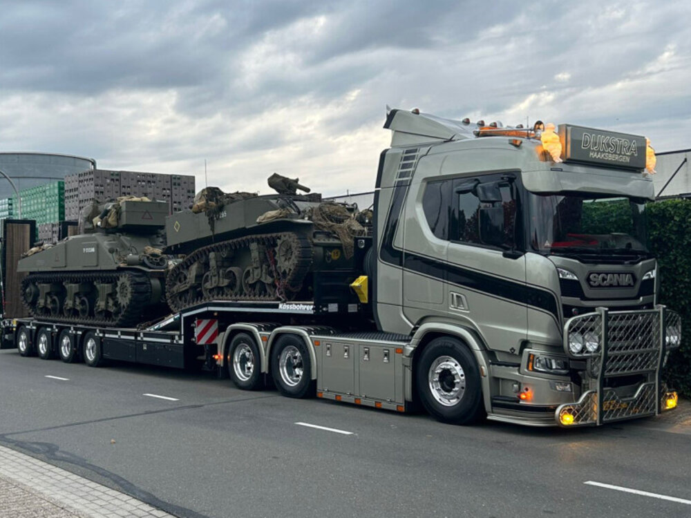 WSI WSI Scania R Normal 6x2 + 4-axle semi low loader with ramps DIJKSTRA