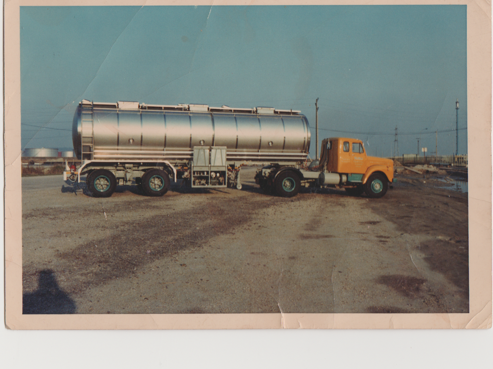 Tekno Tekno Scania Vabis with classic tanktrailer DE RIJKE