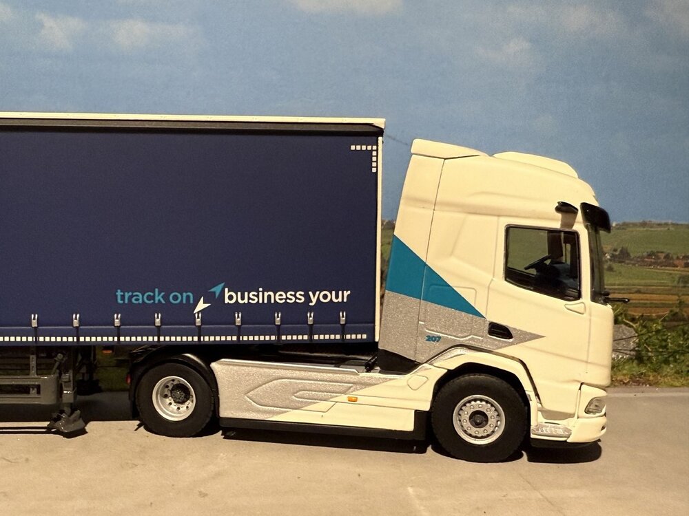 WSI WSI DAF XF SH 4x2 met 3-as schuifzeilen oplegger WILLEMS LOGISTICS