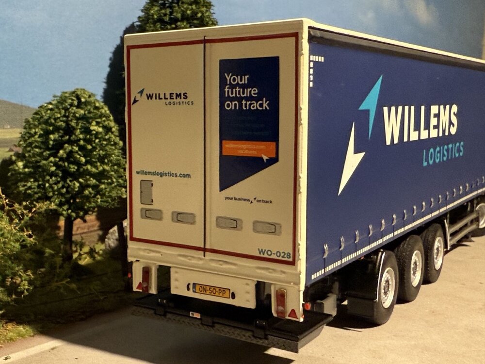 WSI WSI DAF XF SH 4x2 met 3-as schuifzeilen oplegger WILLEMS LOGISTICS