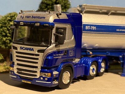 WSI Scania R highline 6x2 with 3-axle tipper bulk trailer