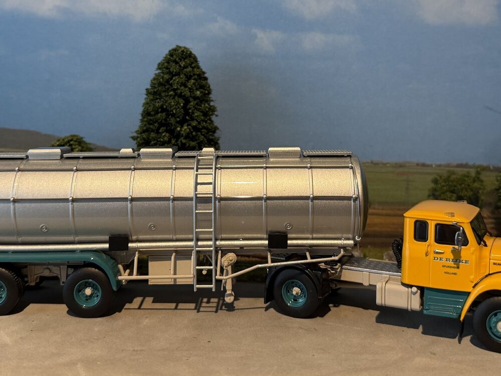 Tekno Tekno Scania Vabis met klassieke tankoplegger DE RIJKE