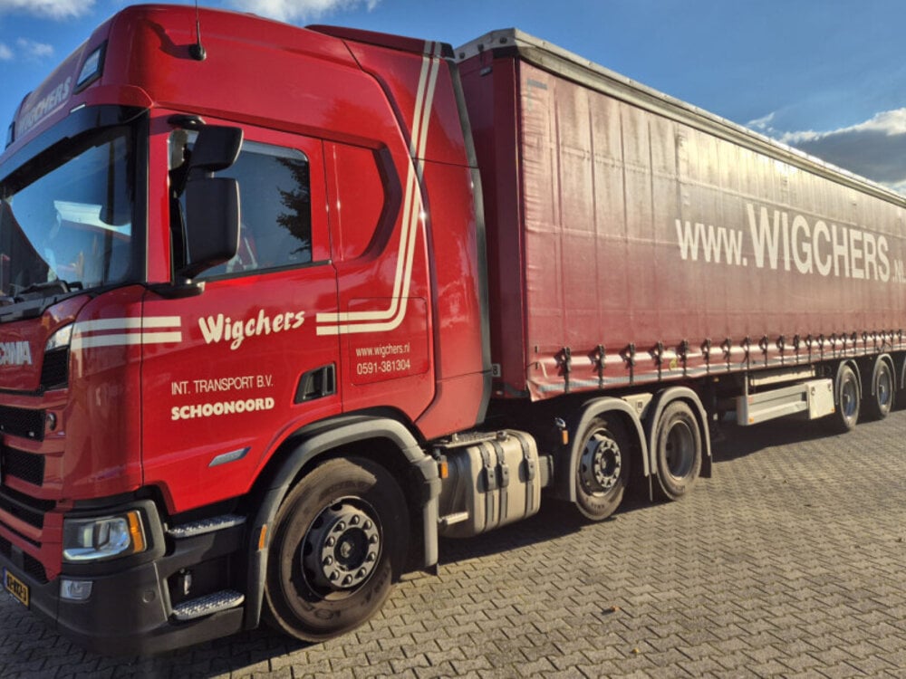 WSI WSI Scania S Highline 6x2 with Tridec 3-axle curtainside trailer WIGCHERS