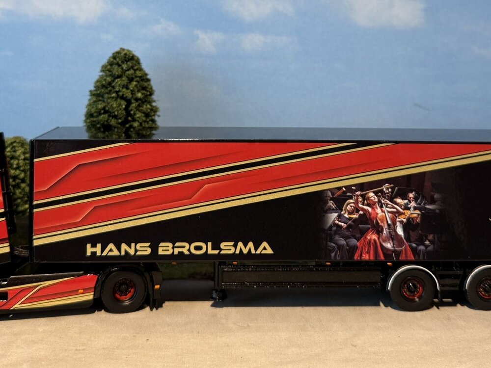 WSI WSI Renault trucks T High 4x2 with 2-axle box trailer HANS BROLSMA