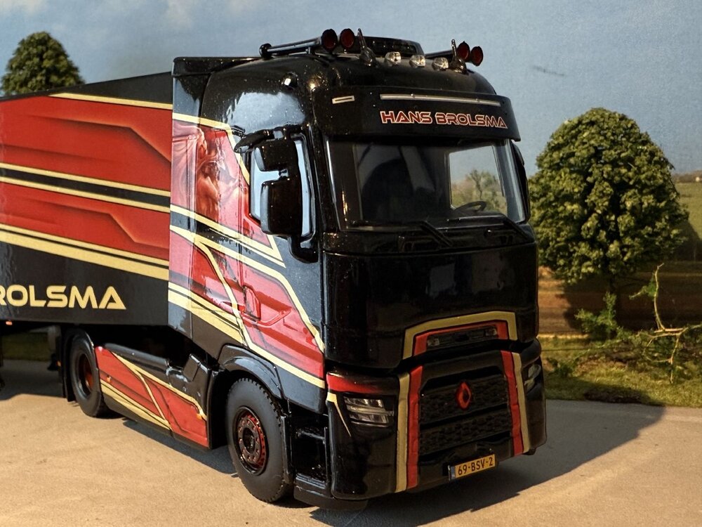 WSI WSI Renault trucks T High 4x2 with 2-axle box trailer HANS BROLSMA