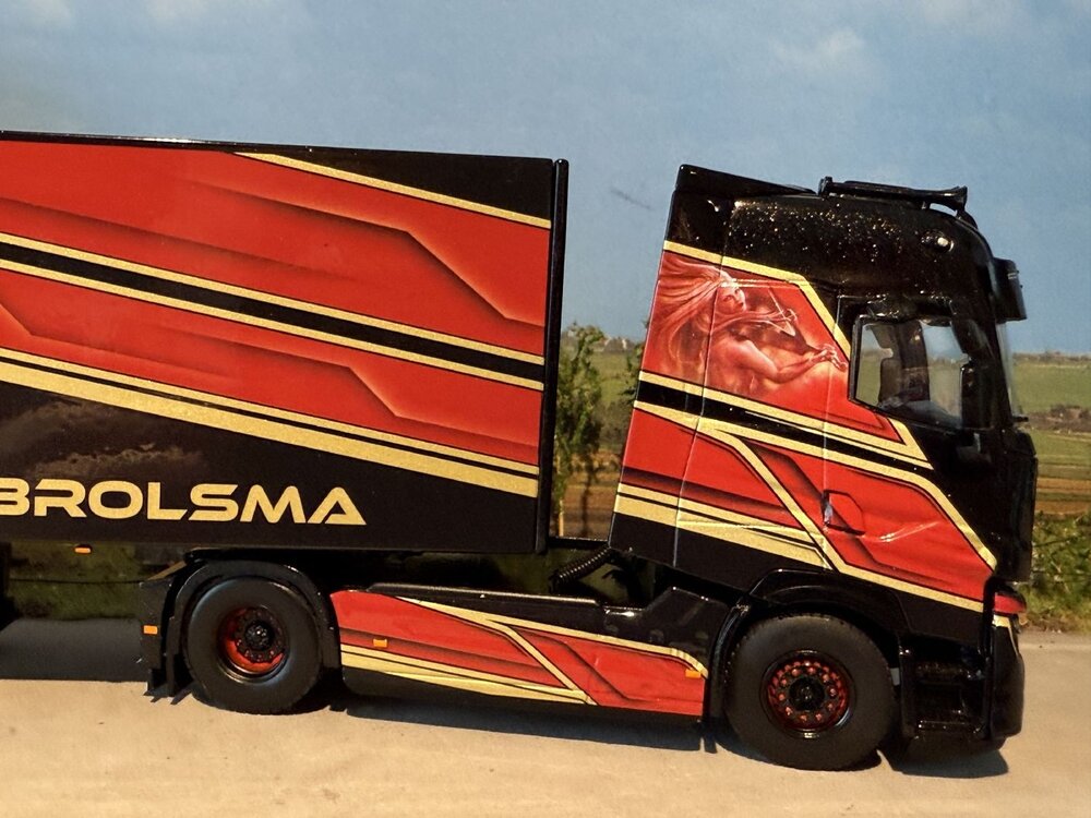 WSI WSI Renault trucks T High 4x2 with 2-axle box trailer HANS BROLSMA