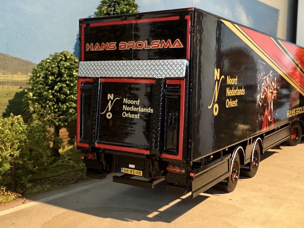 WSI WSI Renault trucks T High 4x2 with 2-axle box trailer HANS BROLSMA