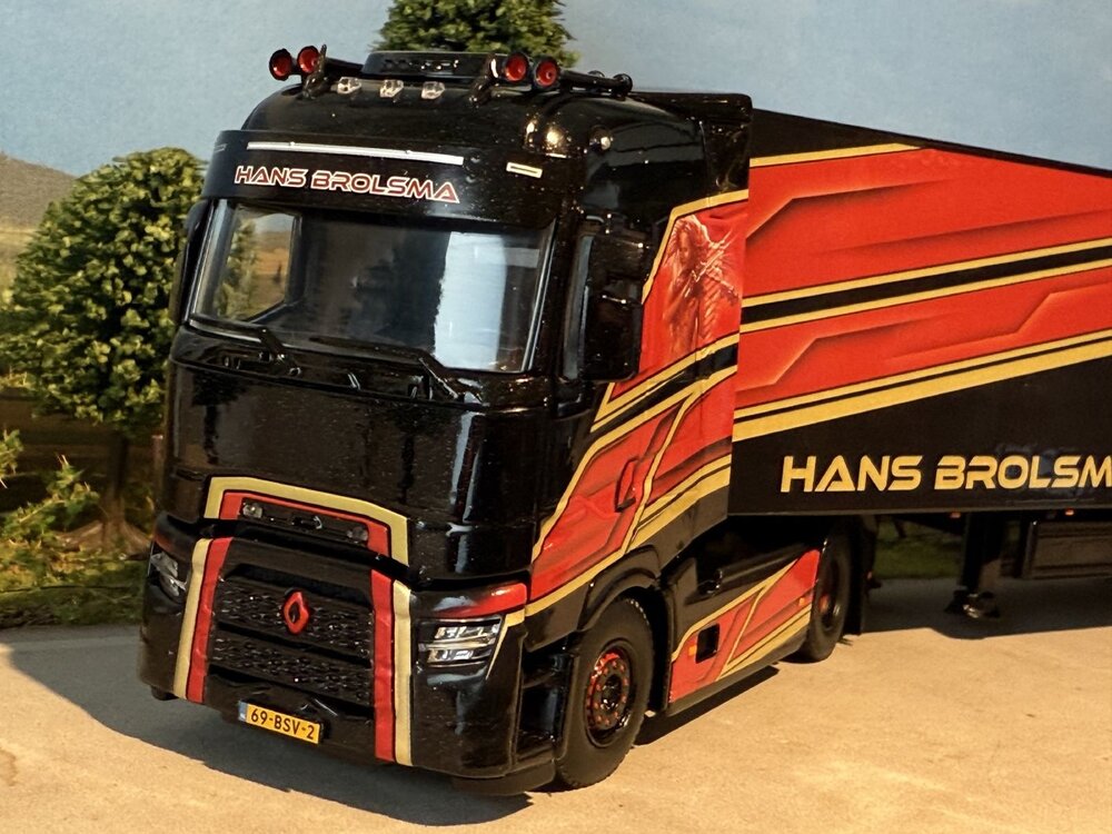 WSI WSI Renault trucks T High 4x2 with 2-axle box trailer HANS BROLSMA