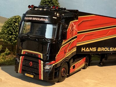 WSI WSI Renault trucks T High 4x2 with 2-axle box trailer HANS BROLSMA