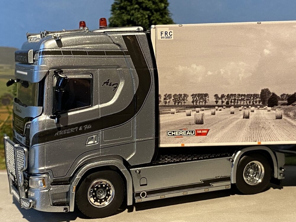 WSI WSI  Scania S Highline 4x2  with reefer trailer 3-axle AUBERT & FILS