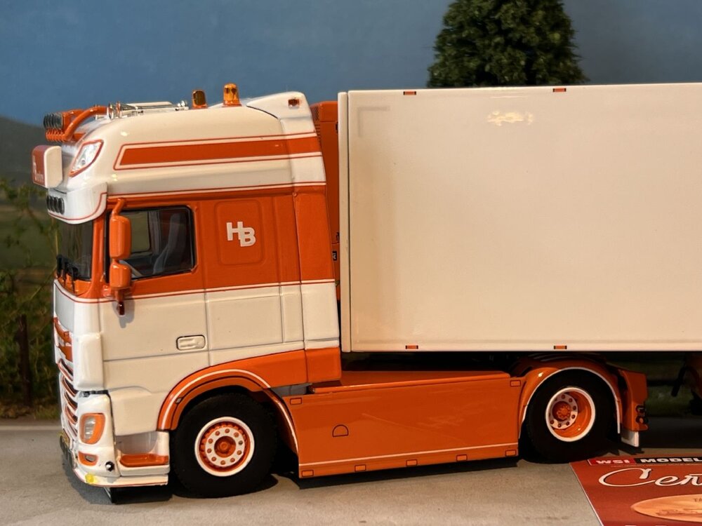 WSI WSI DAF XF Super Space Cab 4x2 + 3-axle reefer trailer H.B. VAN KOMEN