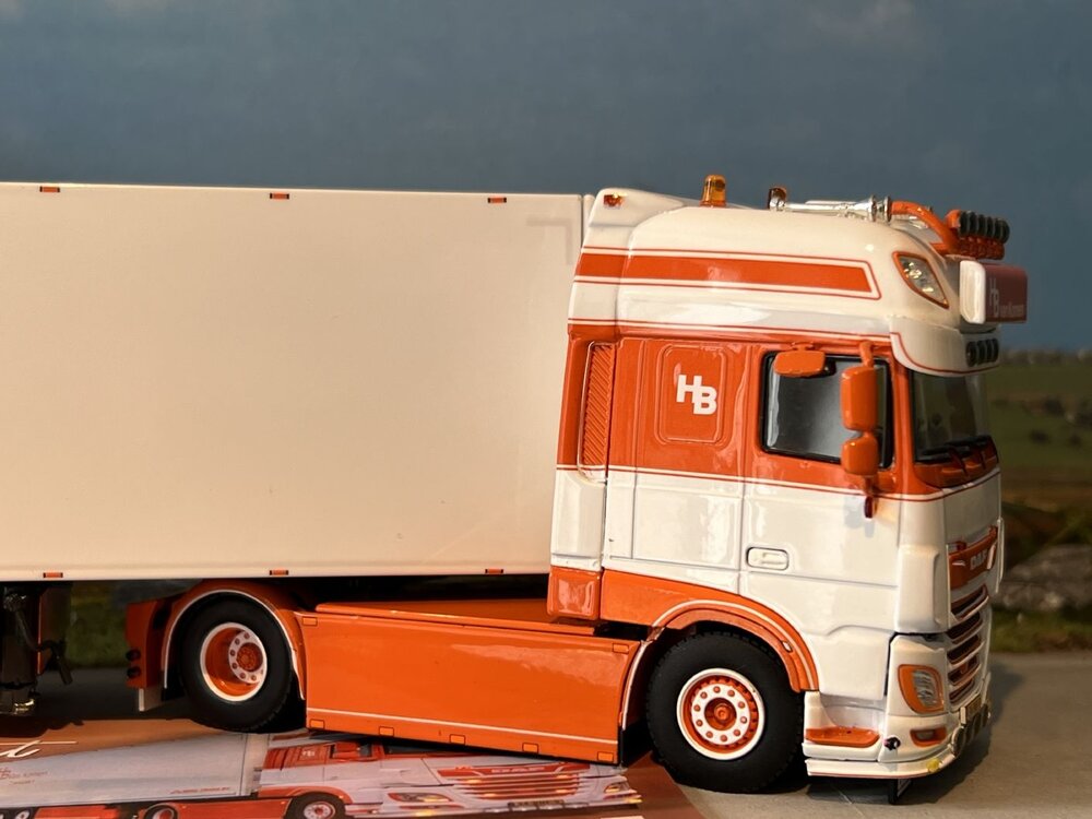 WSI WSI DAF XF Super Space Cab 4x2 + 3-axle reefer trailer H.B. VAN KOMEN