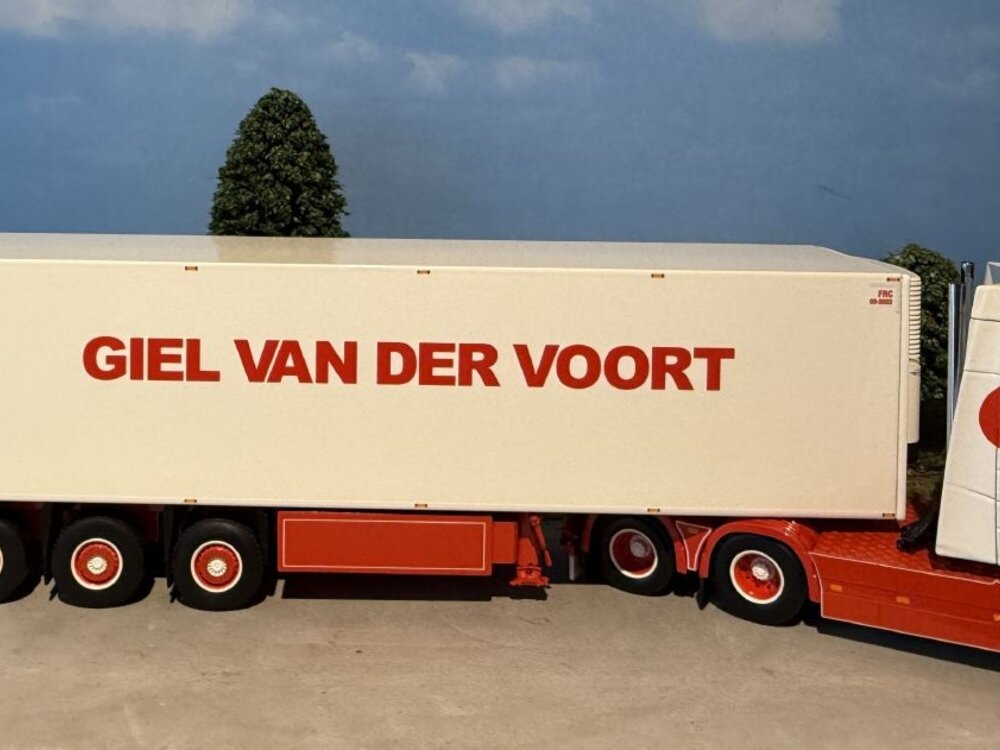 WSI WSI Volvo FH4 Globetrotter 6x2 with 3-axle reefer trailer GIEL VAN DER VOORT