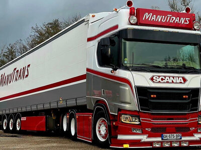 WSI WSI Scania R Highline 6x2 with 3-axle curtainside trailer MANUTRANS