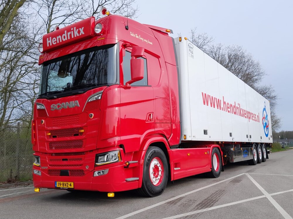 Tekno Tekno Scania NGS 530 4x2 trekker with 3-axle reefer trailer HENDRIKX EXPRESS