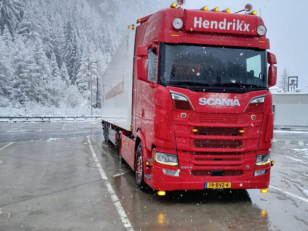 Tekno Tekno Scania NGS 530 4x2 trekker with 3-axle reefer trailer HENDRIKX EXPRESS