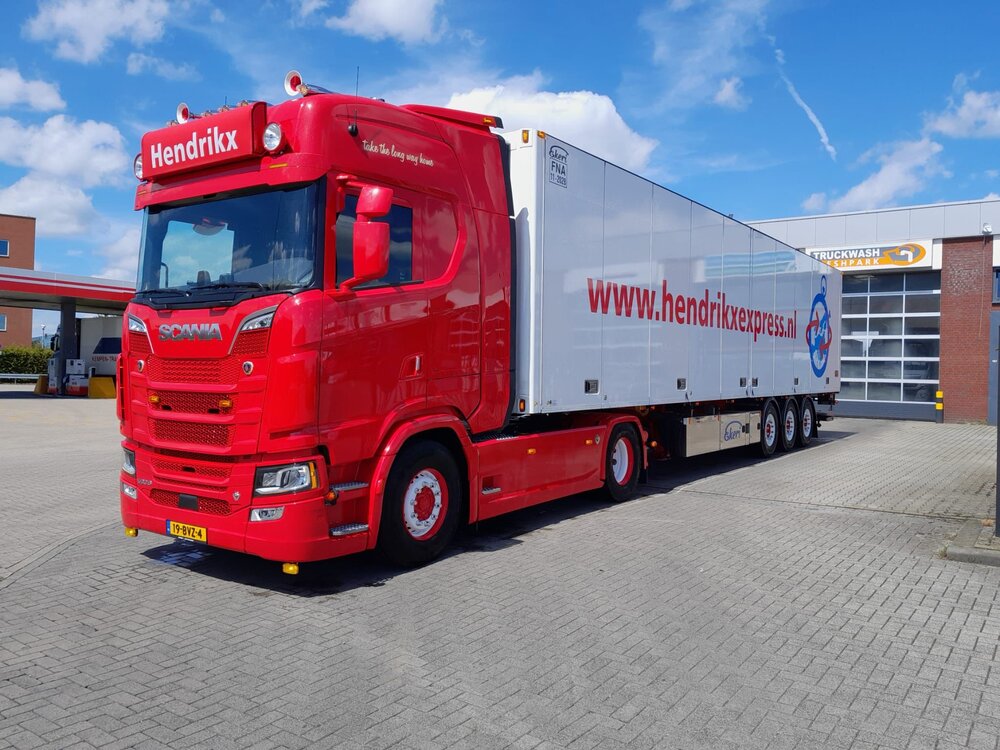 Tekno Tekno Scania NGS 530 4x2 trekker with 3-axle reefer trailer HENDRIKX EXPRESS