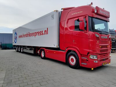 Tekno Tekno Scania NGS 530 4x2 trekker with 3-axle reefer trailer HENDRIKX EXPRESS