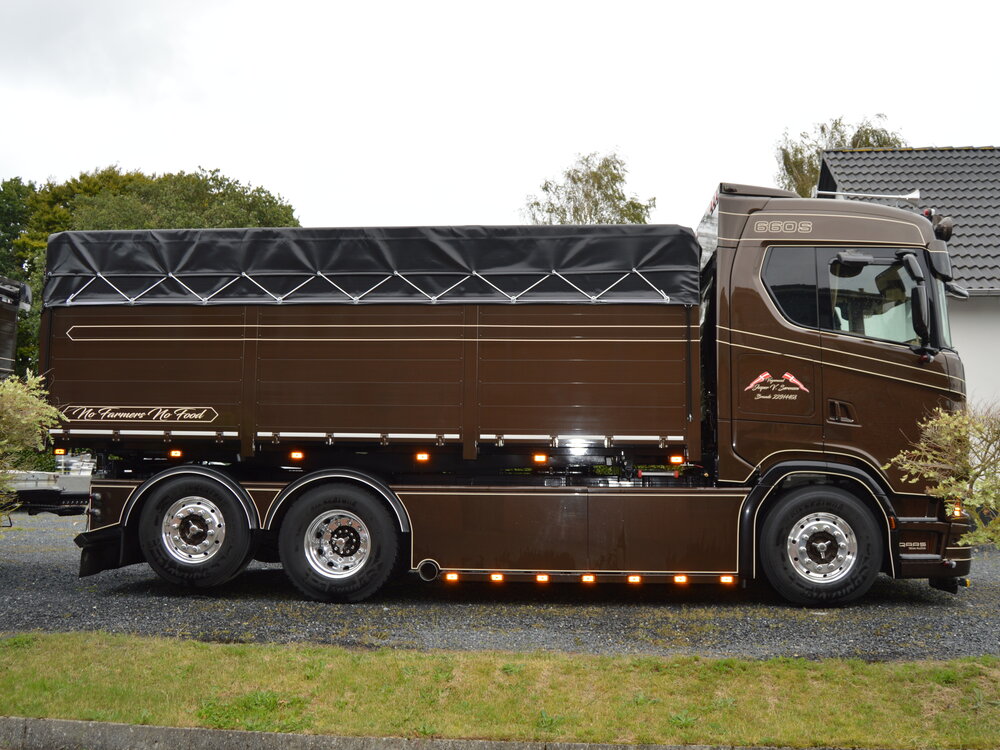 Tekno Tekno Scania Next Gen S-serie Highline riged truck wit 4-axle trailer JESPER V. SORENSEN
