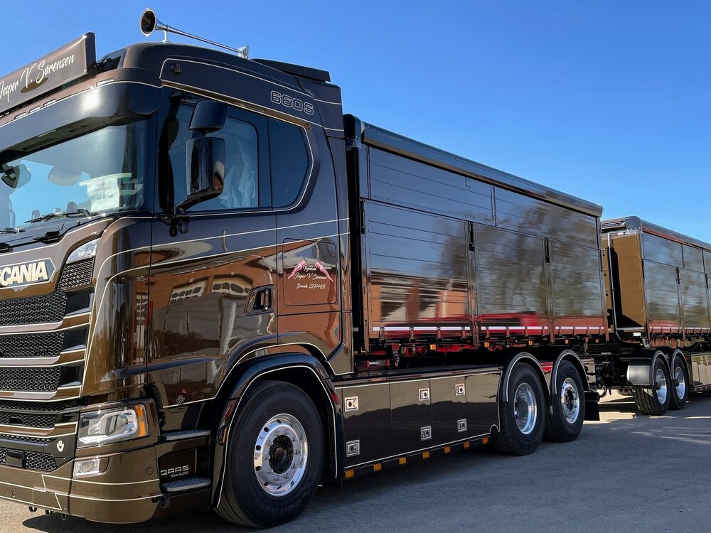 Tekno Tekno Scania Next Gen S-serie Highline riged truck wit 4-axle trailer JESPER V. SORENSEN