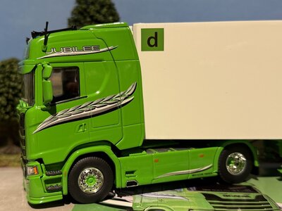 Tekno Tekno Scania Next Gen R-Highline with 3-axle reefer trailer  MULLER (100 Jahr)