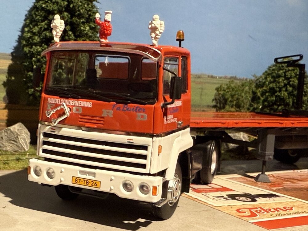 Tekno Tekno Ford Transcontinental with 3-axle classic open brick trailer Fa. BUITER