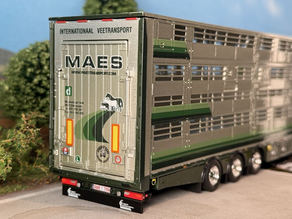 Tekno Tekno Volvo FH02 Globetrotter met 3-as veeoplegger MAES