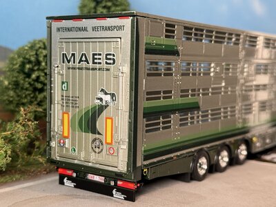 Tekno Tekno Volvo FH02 Globetrotter met 3-as veeoplegger MAES