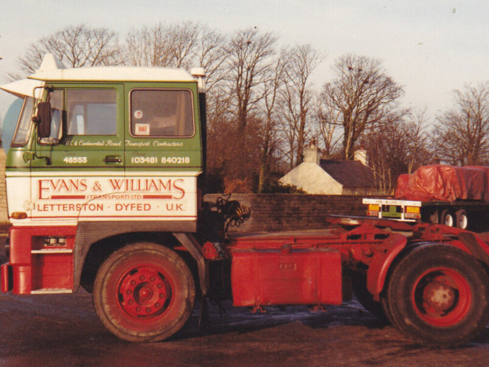 WSI WSI DAF 2800 4x2 met 2-as classic koeloplegger EVANS & WILLIAMS