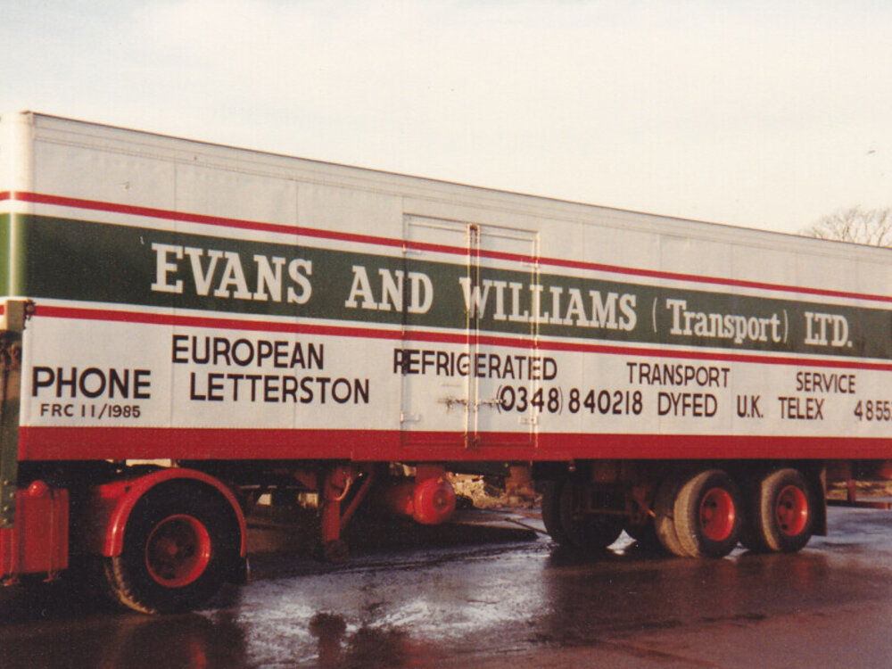 WSI WSI DAF 2800 4x2 met 2-as classic koeloplegger EVANS & WILLIAMS