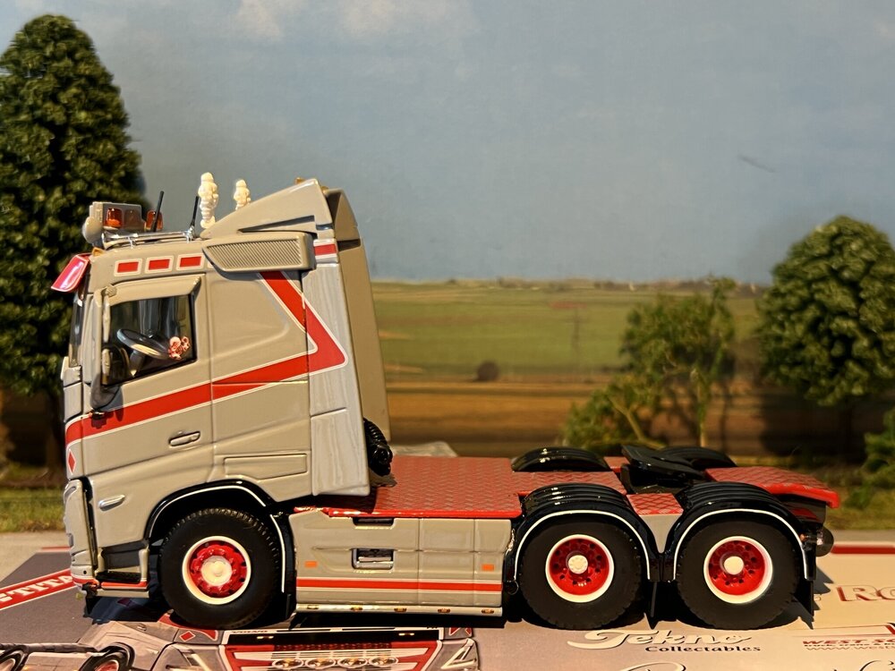Tekno Tekno Volvo FH05 sleeper cab 6x2 MICHIEL DE ROY