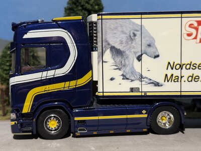 Tekno Tekno Scania Next Gen Highline 770S 4x2 with reefer trailer SPRING