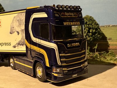 Tekno Tekno Scania Next Gen Highline 770S 4x2 with reefer trailer SPRING