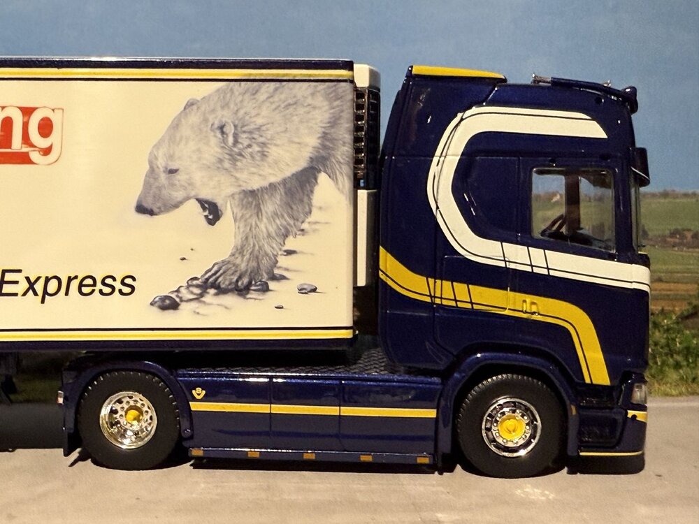 Tekno Tekno Scania Next Gen Highline 770S 4x2 with reefer trailer SPRING