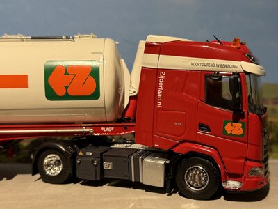 Tekno DAF XG+ with new LAG bulk trailer ZIJDERLAAN